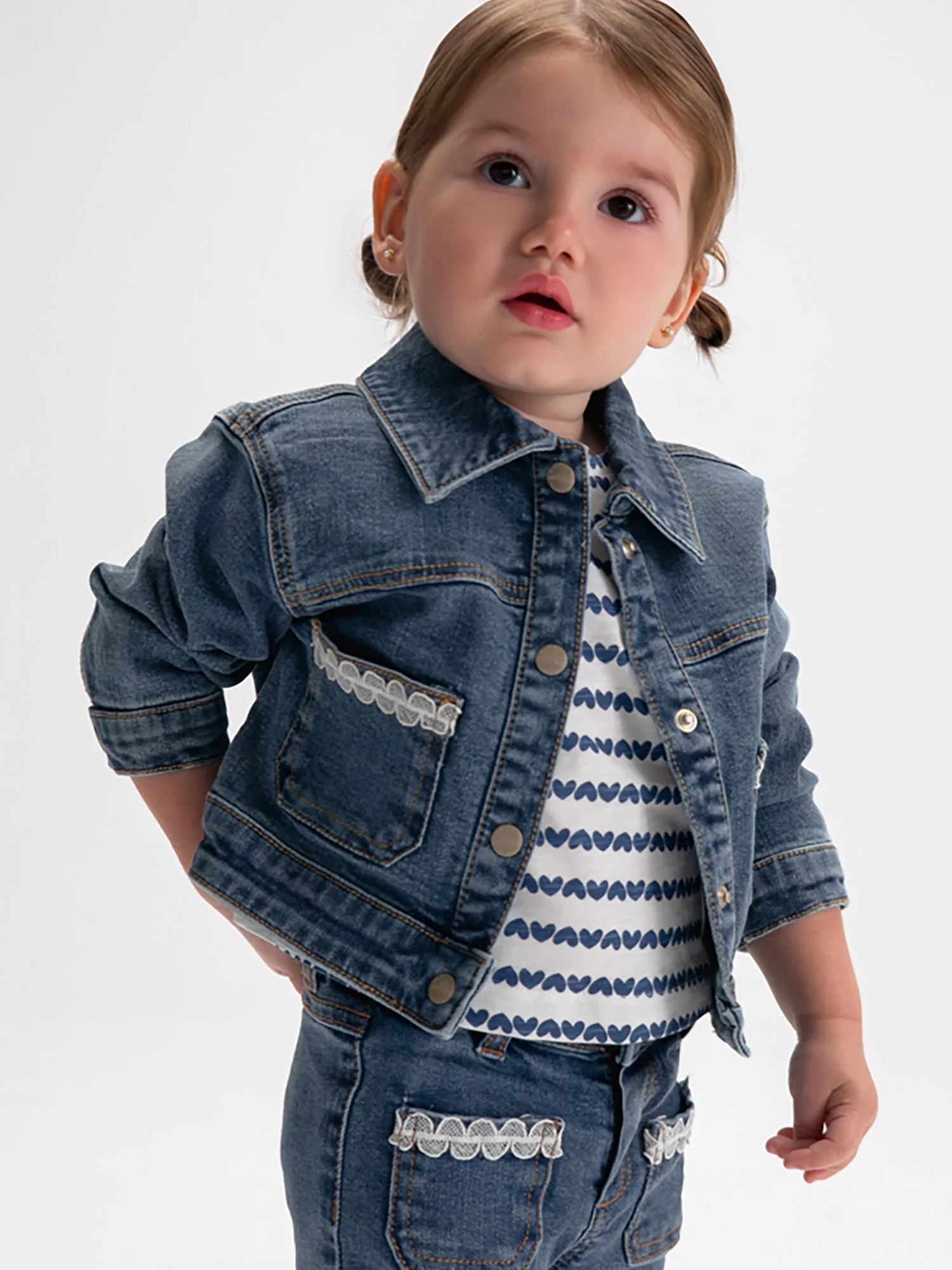 Giubbino Mayoral neonata con bottoni in jeans denim scuro - Image 4