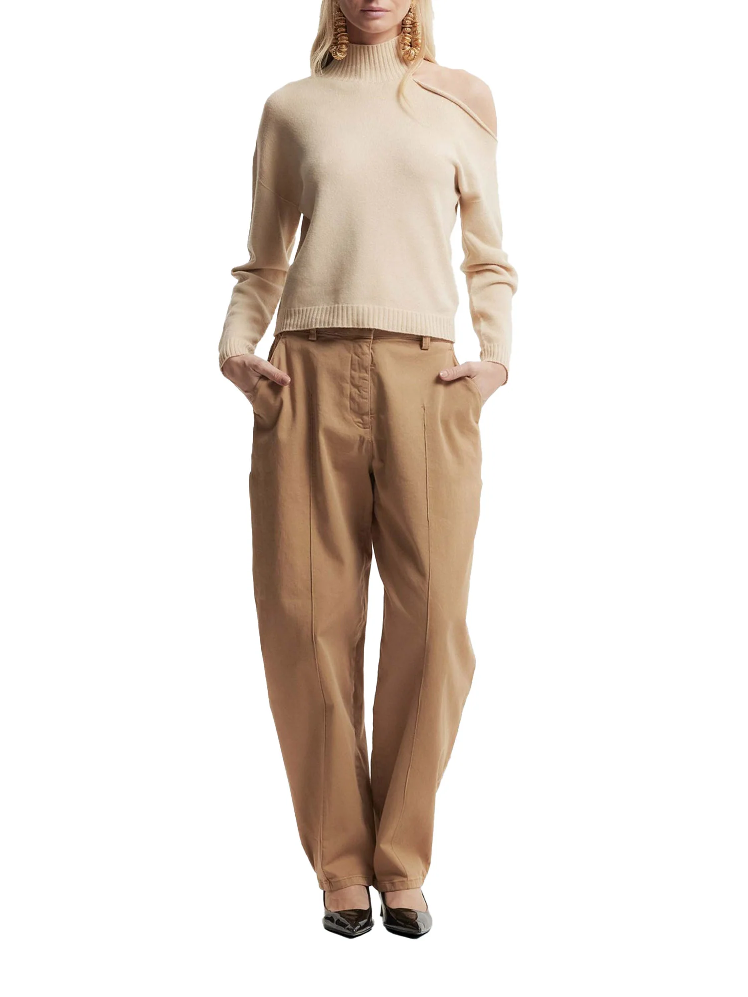 Maglia Darina collo alto con spalla scoperta dorato - Image 4